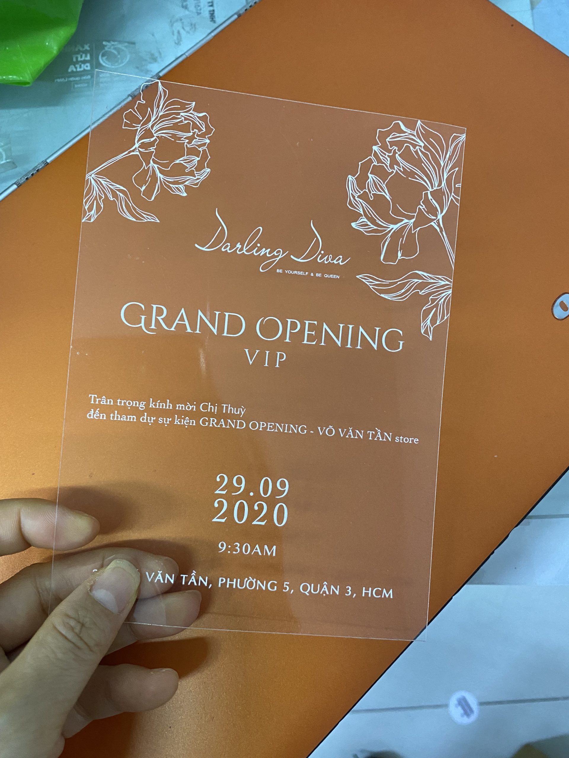 Dịch vụ in thiệp mời lấy liền ép kim sang trọng cho sự kiện doanh nghiệp tại xưởng In nhanh Aloin