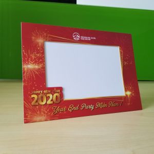 Dịch vụ in khung hình giấy để bàn kèm chân đỡ thông minh tại xưởng In nhanh Aloin