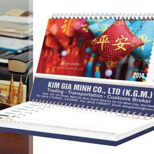 Dịch vụ in lịch để bàn theo yêu cầu cán màng bảo vệ sắc nét tại xưởng In nhanh Aloin
