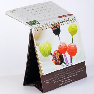 Dịch vụ in lịch để bàn theo yêu cầu cán màng bảo vệ sắc nét tại xưởng In nhanh Aloin